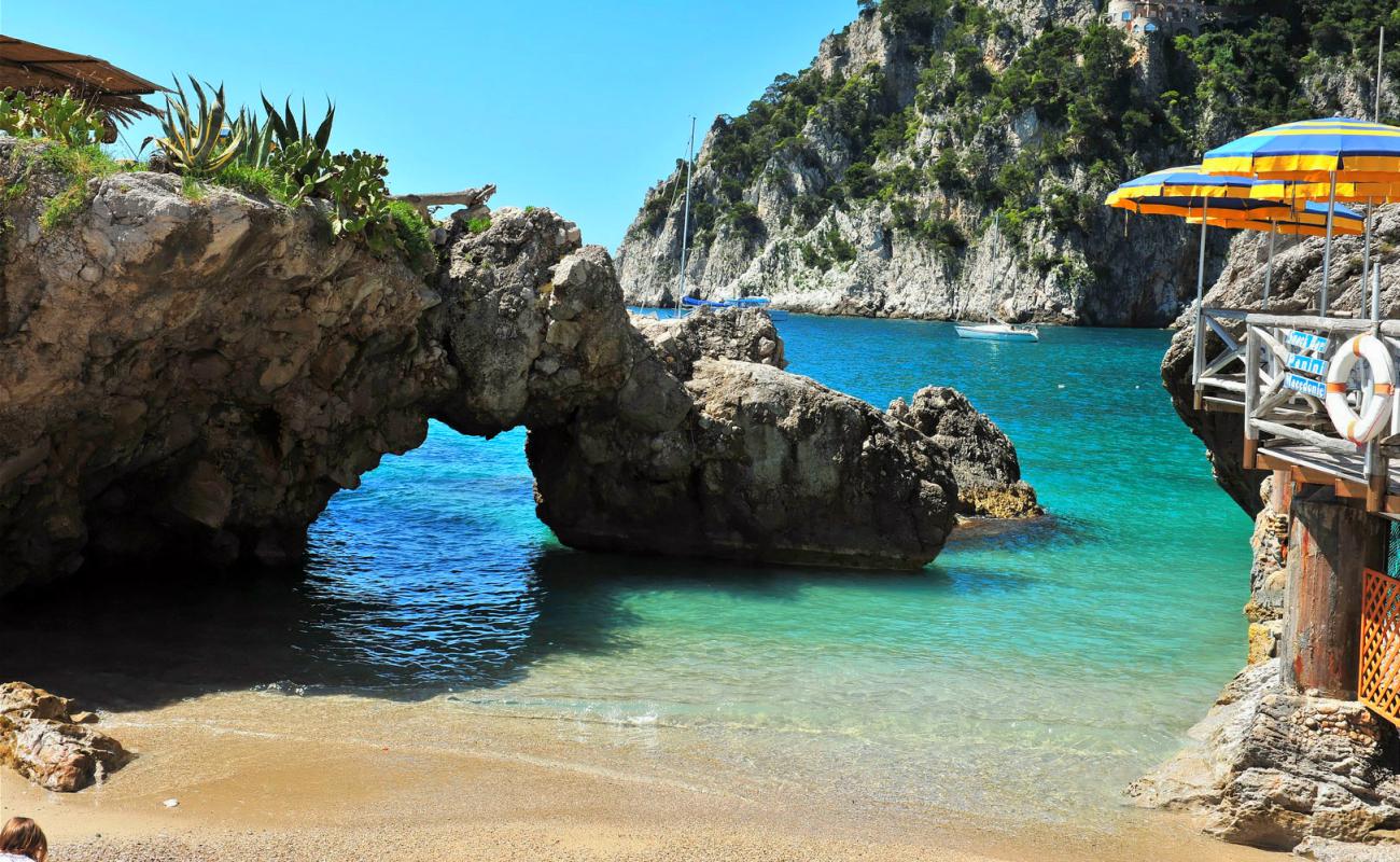 Photo de Plage de Marina Piccola avec caillou blanc de surface