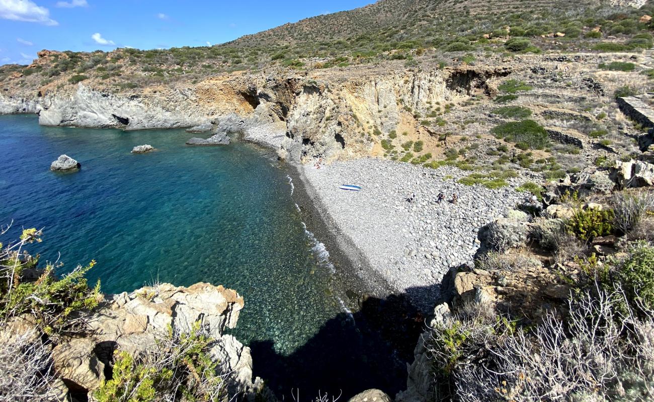 Photo de Junco cove beach avec caillou gris de surface