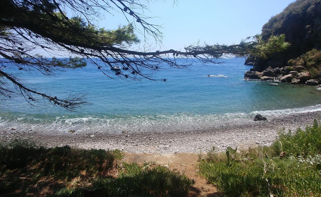 Photo de Forbice Beach avec galets gris de surface