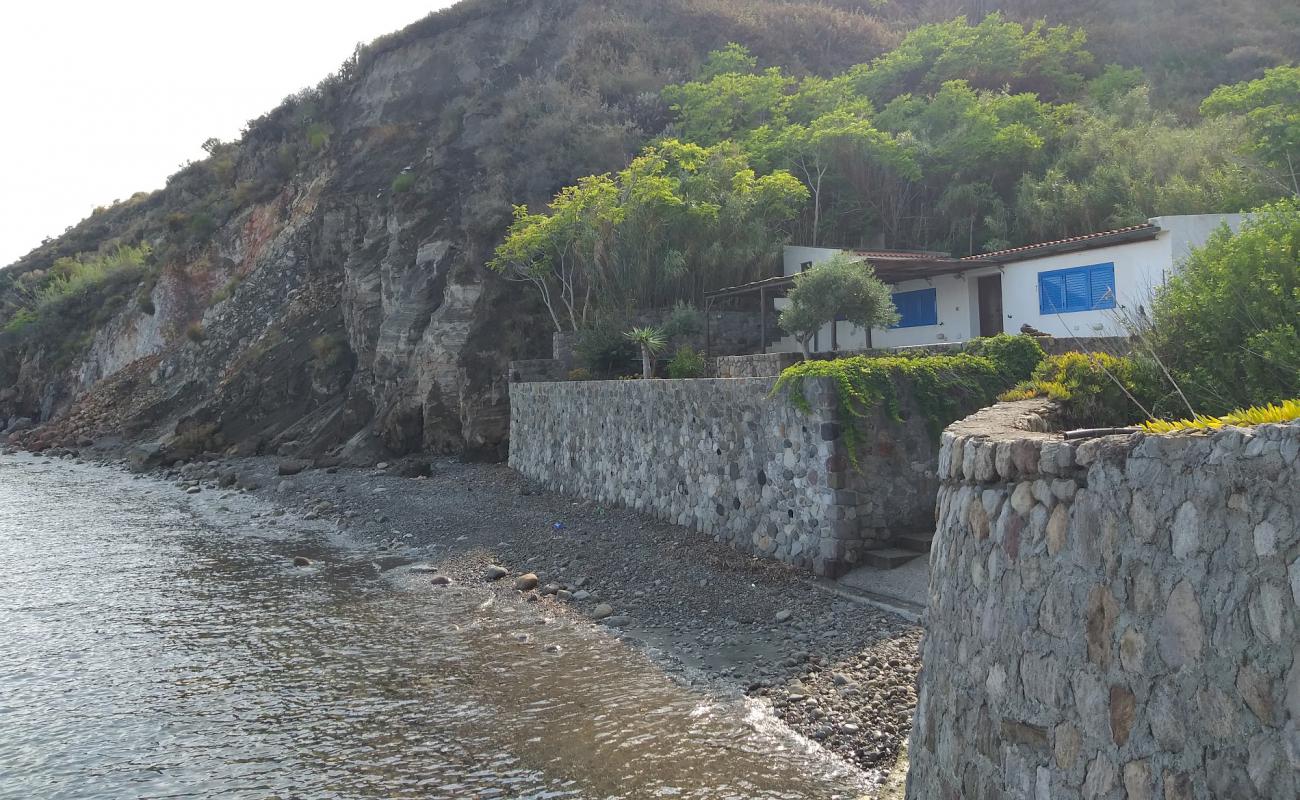 Photo de Secca Beach avec galets gris de surface