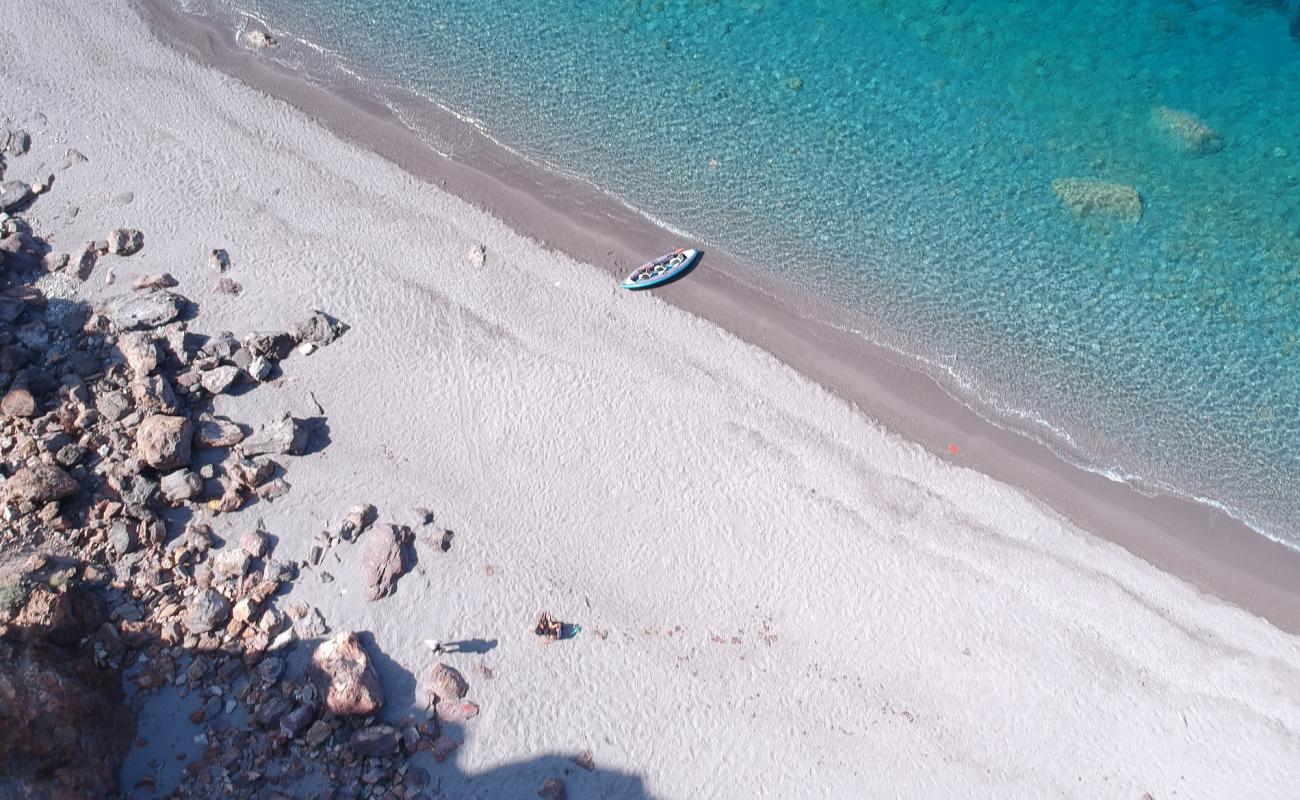 Photo de Vinci beach avec sable gris de surface