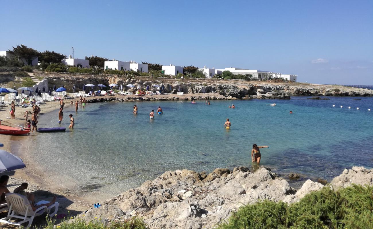 Photo de Cala Grande Beach avec sable fin marron de surface