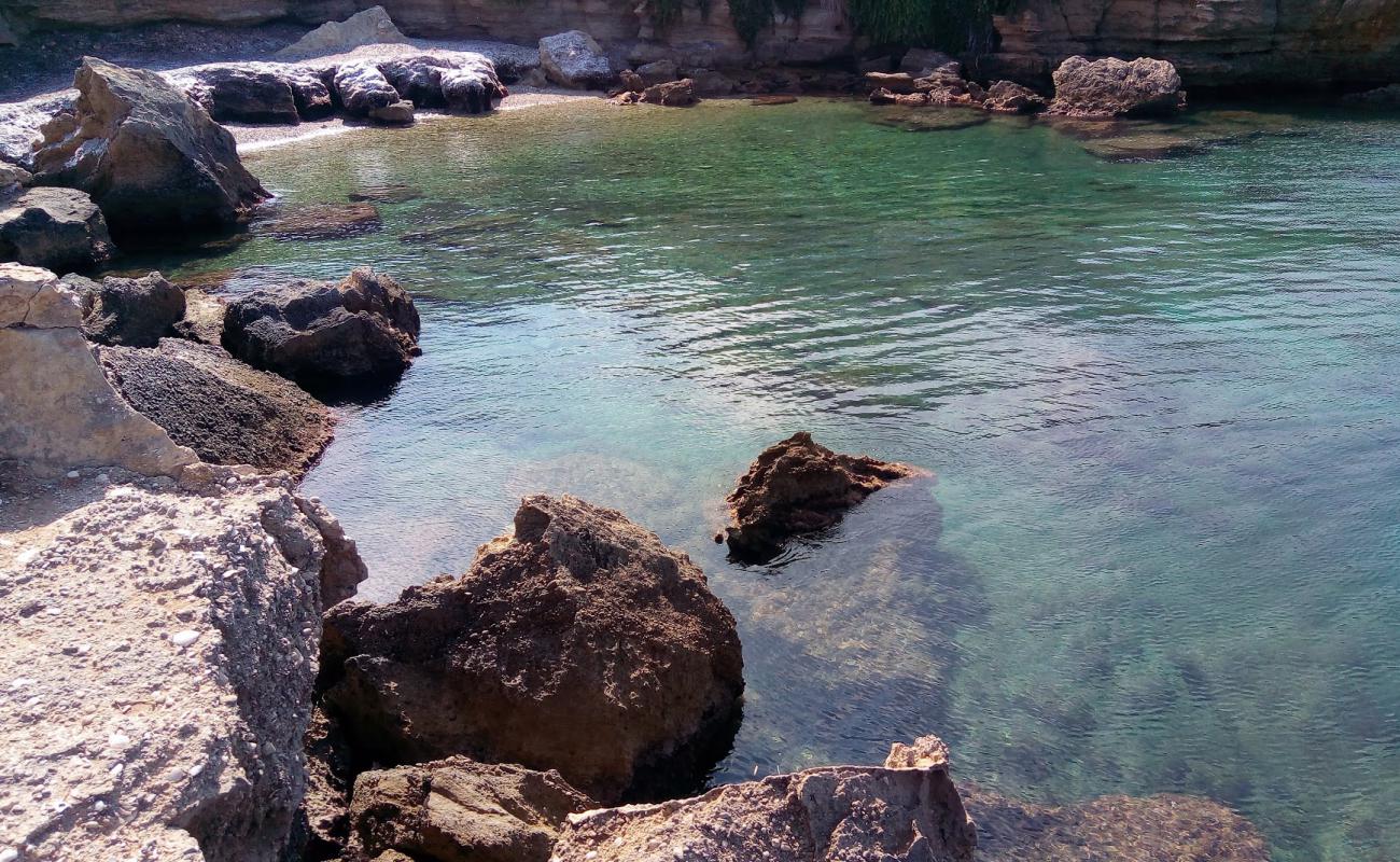 Photo de Spiaggia di Calafumere avec sable gris & galets de surface
