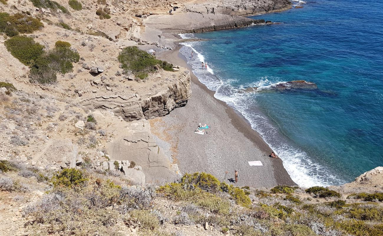 Photo de La Praia dei Nacchi avec galets gris de surface