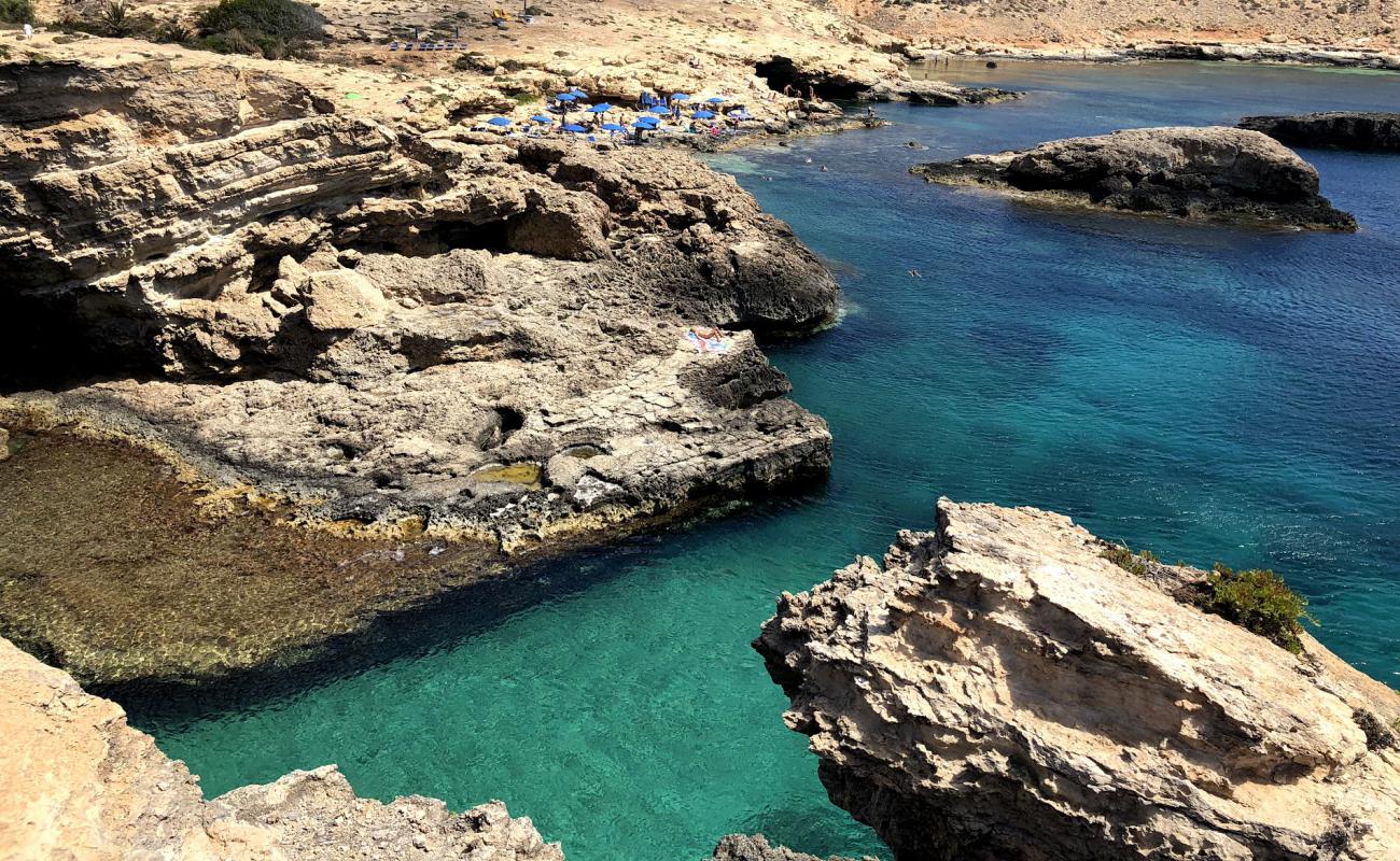 Photo de Spiaggia di Mare Morto avec rocky shore de surface