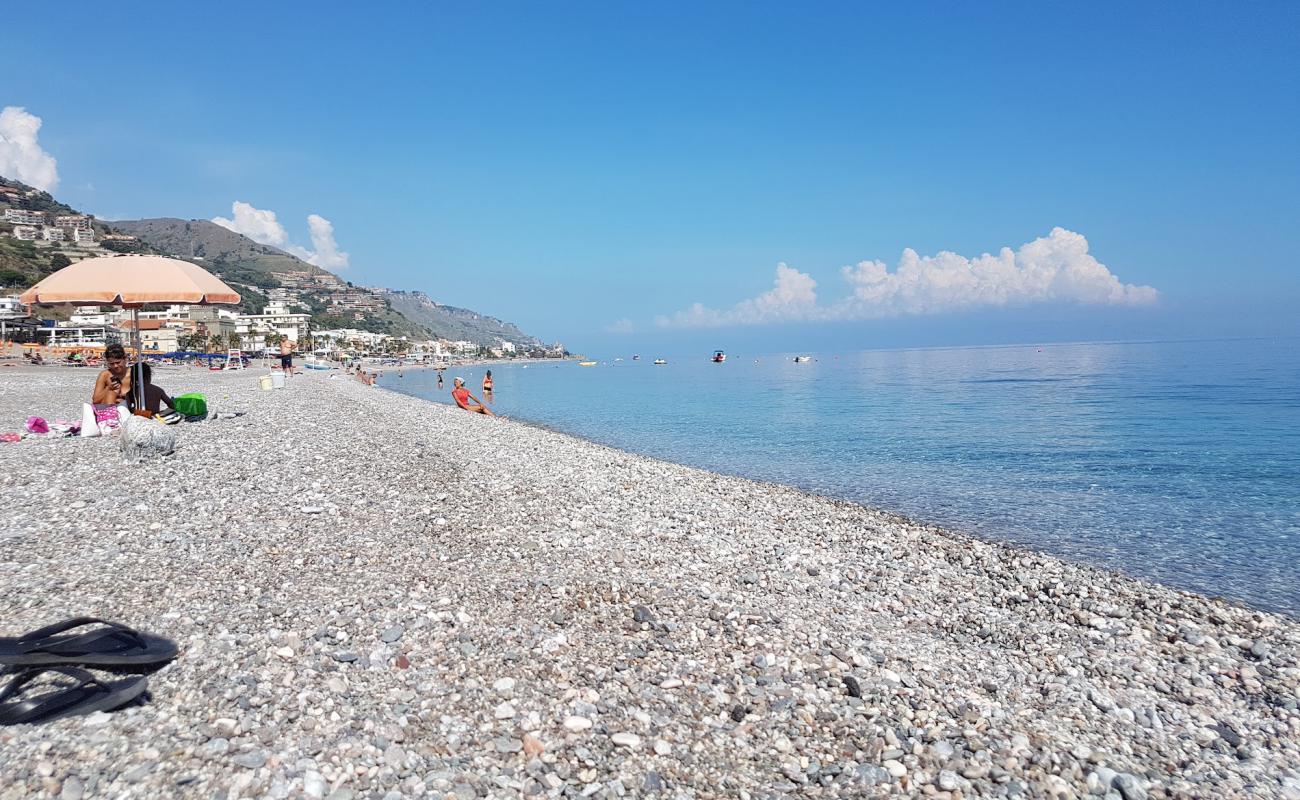 Photo de Plage de Letojanni avec caillou clair de surface