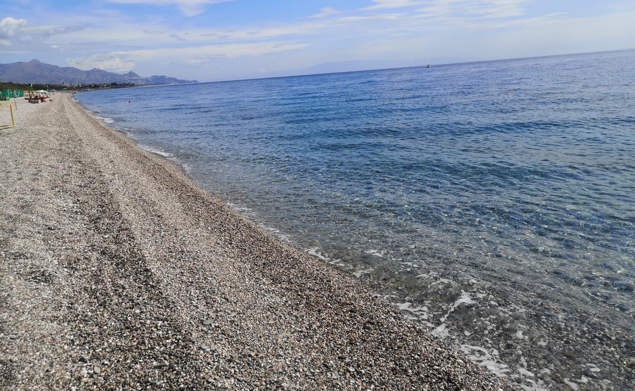 Photo de Spiaggia di Sant'Anna avec petits galets gris de surface