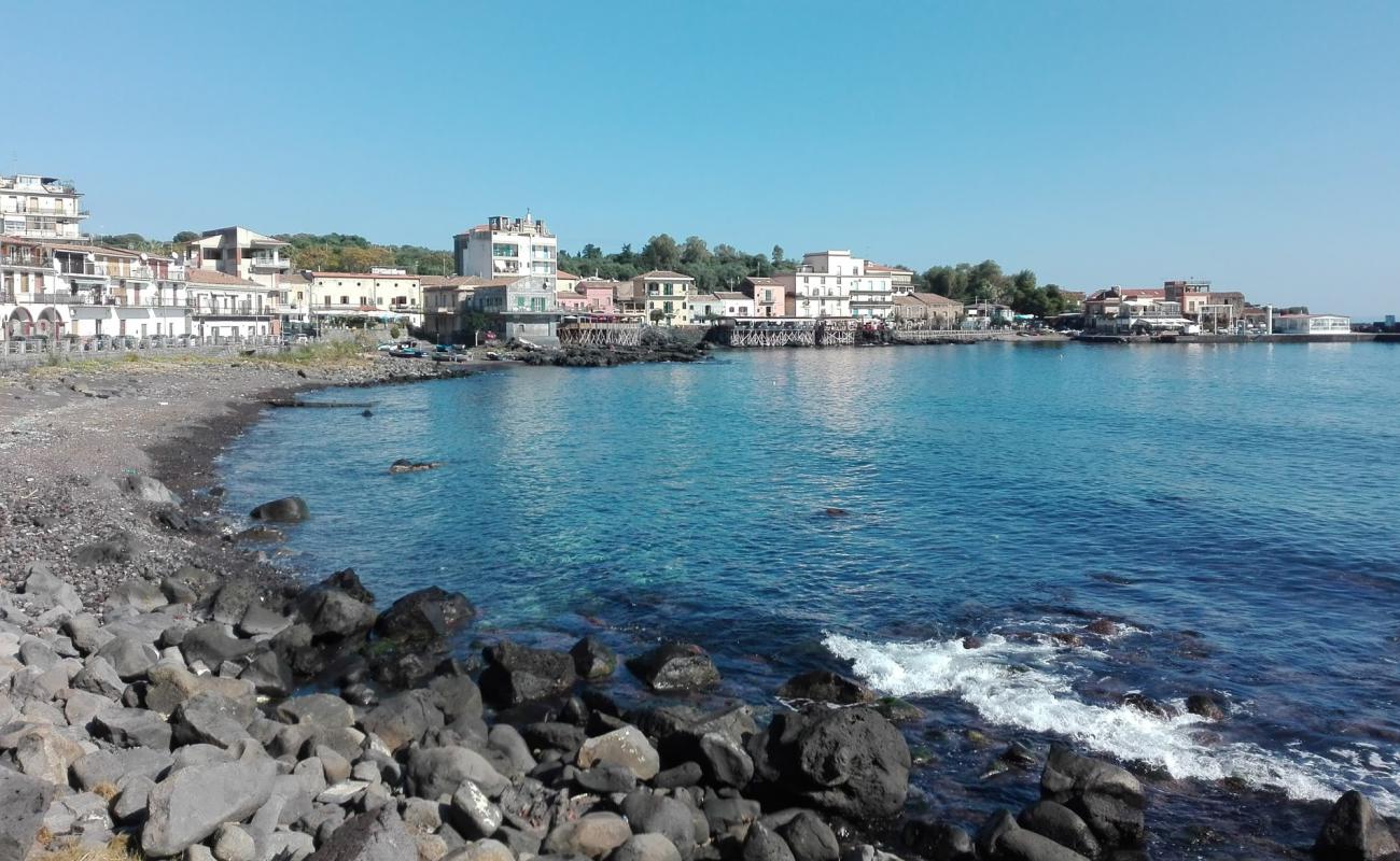 Photo de Spiaggia di Capomulini avec caillou gris de surface