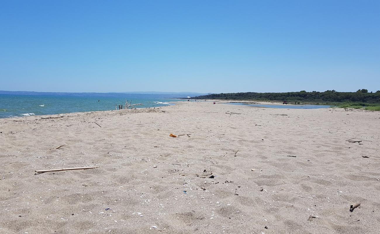 Photo de Primosole Beach avec sable beige de surface