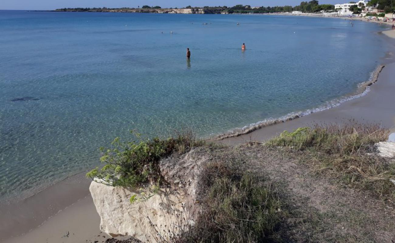 Photo de Fontane Bianche II avec sable fin brun de surface