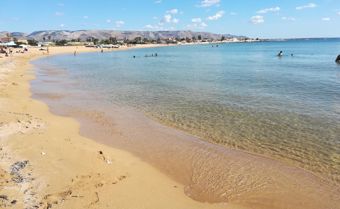 Photo de Spiaggia Calabernardo avec sable brun de surface