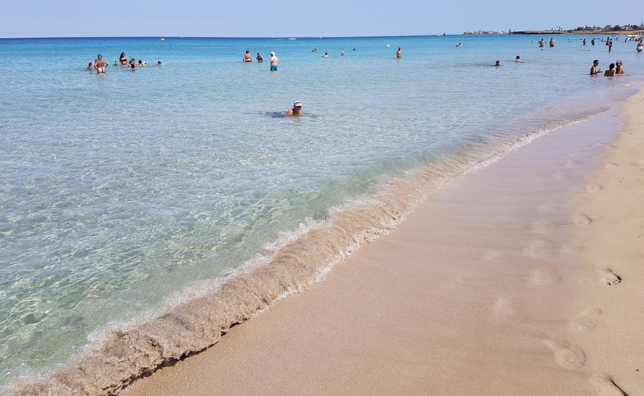 Photo de Plage de San Lorenzo avec sable fin brun de surface