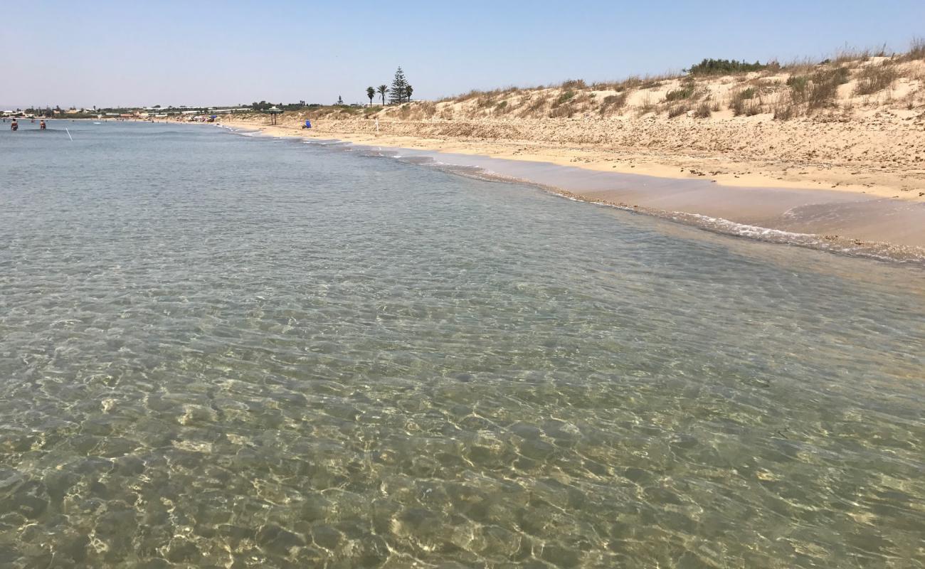 Photo de Spiaggia Scarpitta avec sable brun de surface