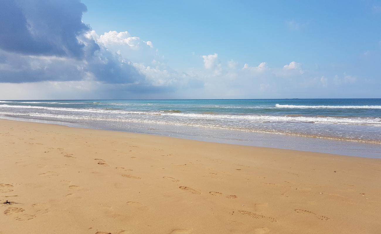 Photo de Marina Marza avec sable brun de surface