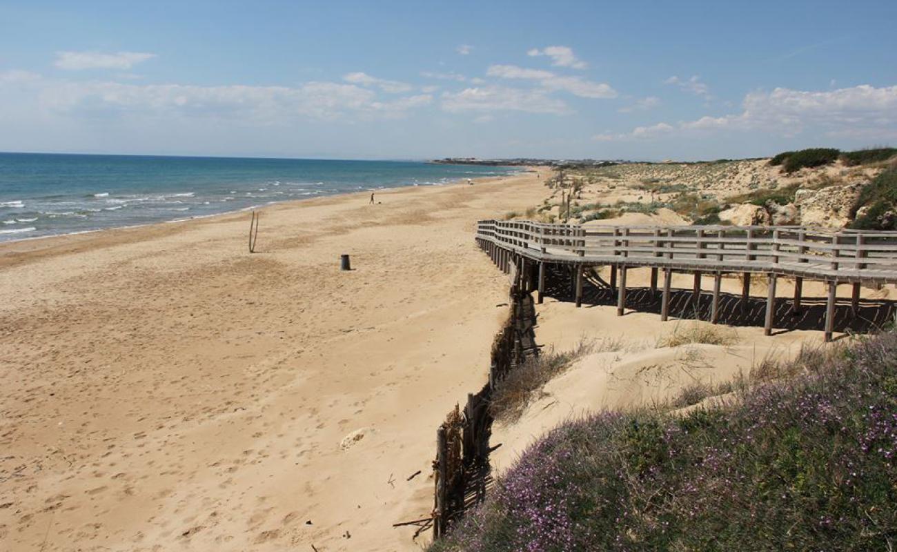 Photo de Randello beach avec sable lumineux de surface