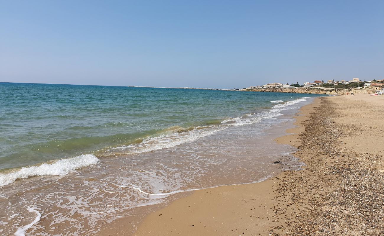 Photo de Spiaggia di Kamarina II avec sable lumineux de surface
