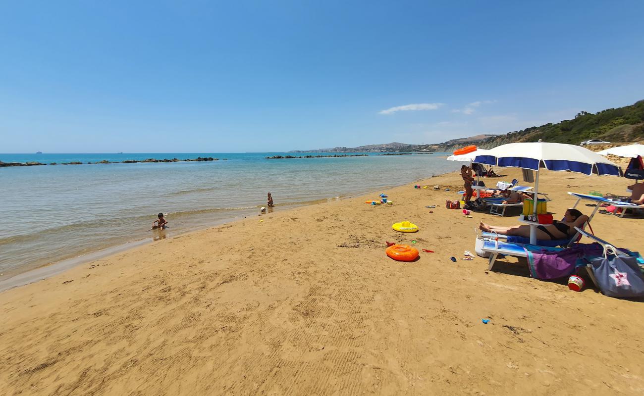 Photo de Lido Maddalusa avec sable fin et lumineux de surface