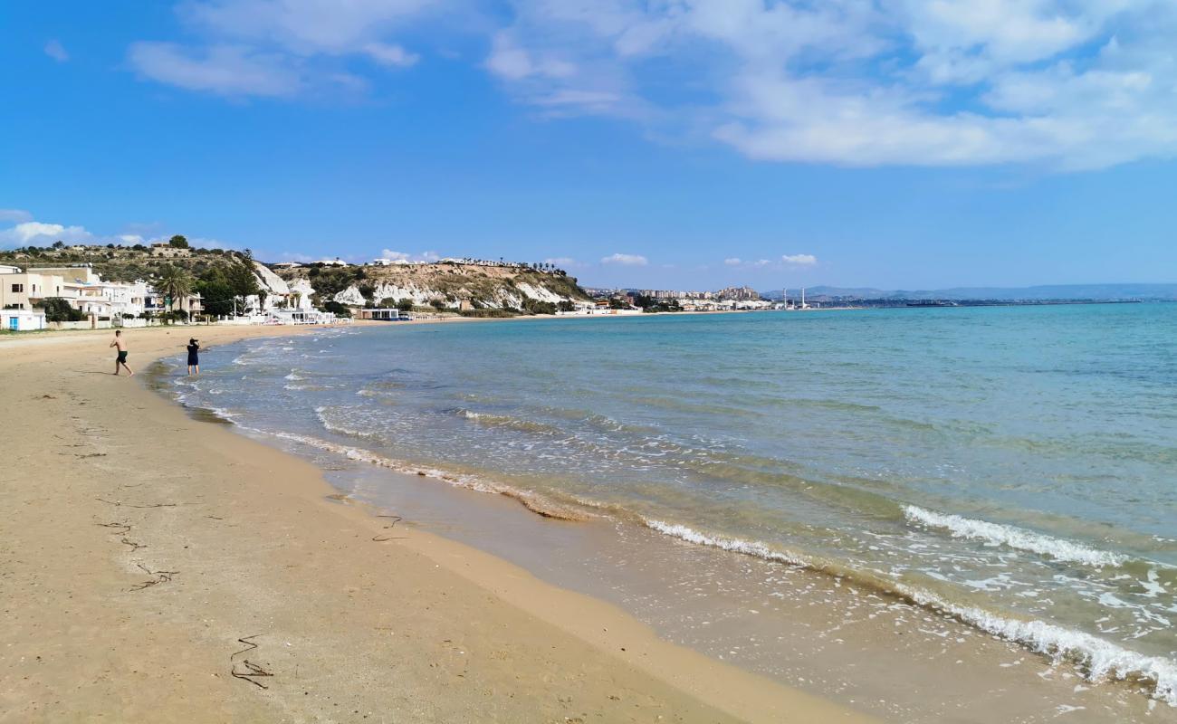 Photo de Spiaggia Punta Grande avec sable beige de surface