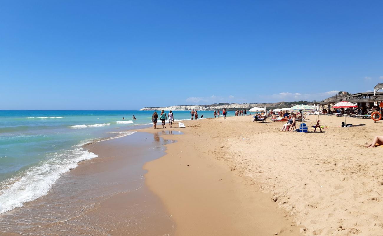 Photo de Bovo Marina avec sable fin et lumineux de surface