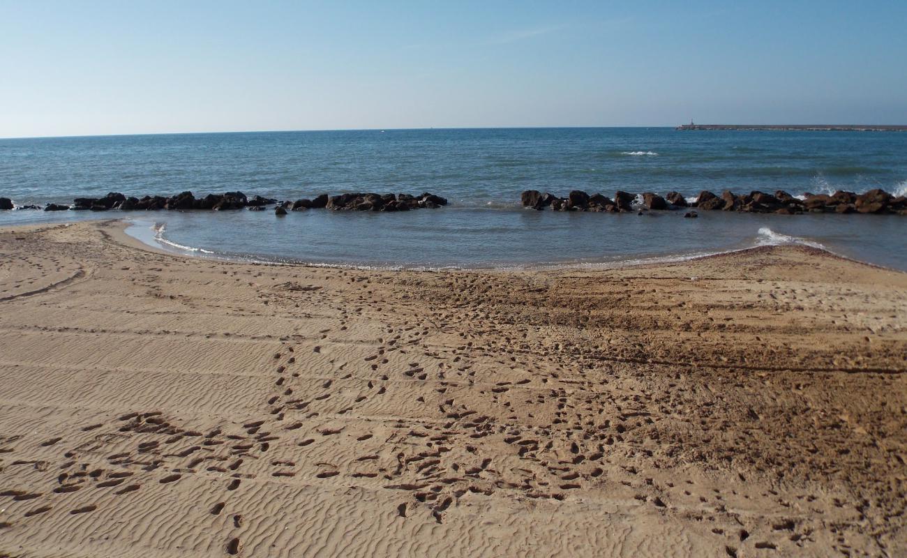 Photo de Baia Del Conte avec sable beige de surface