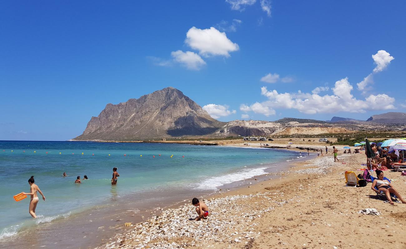 Photo de Rio Forgia avec sable lumineux de surface