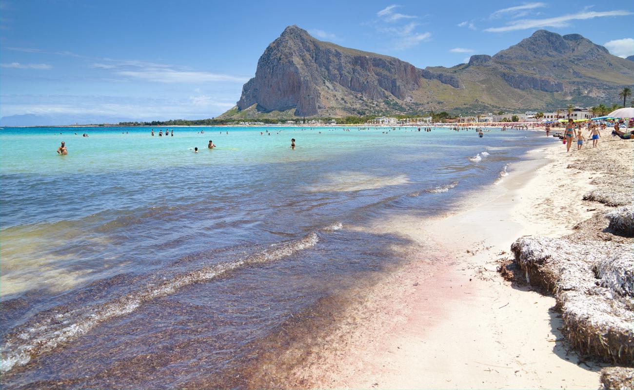 Photo de Spiaggia San Vito lo Capo avec sable blanc de surface