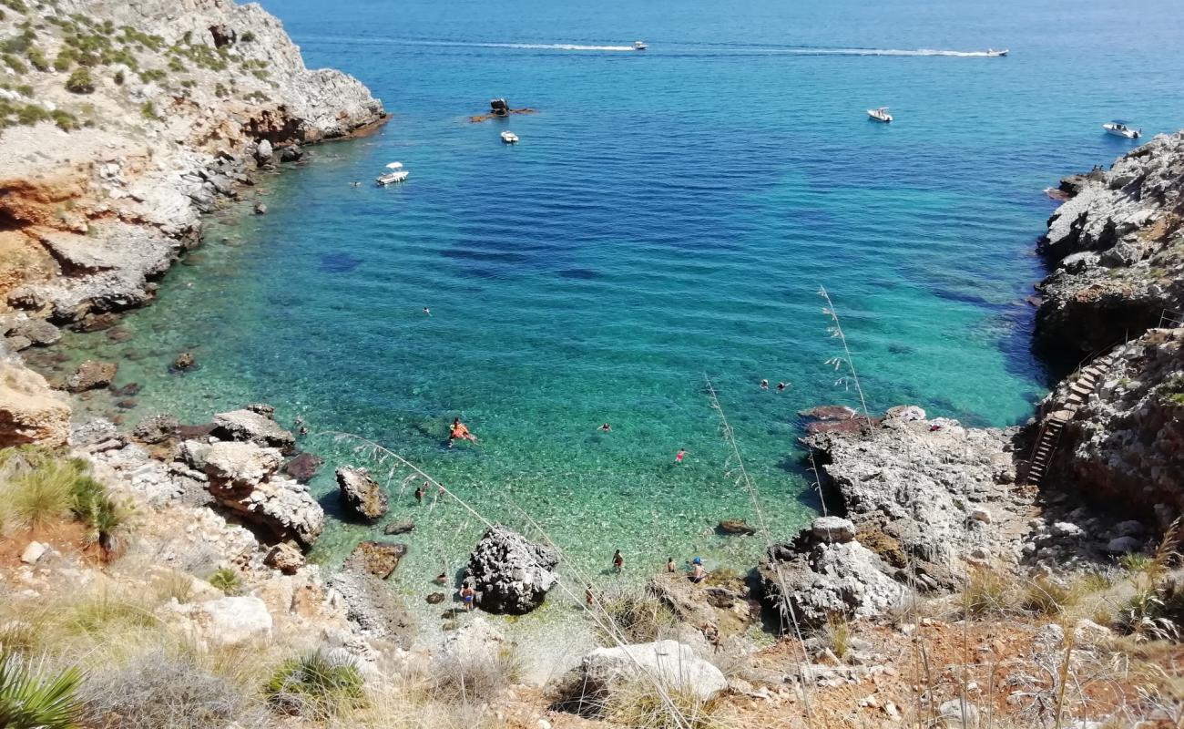Photo de Cala Rossa avec terrain rocheux de surface