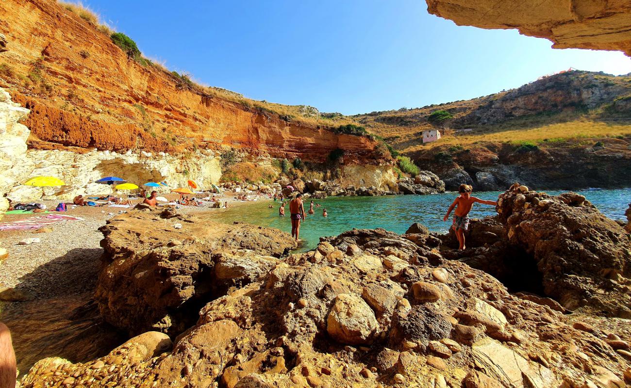 Photo de Cala Bianca avec caillou gris de surface