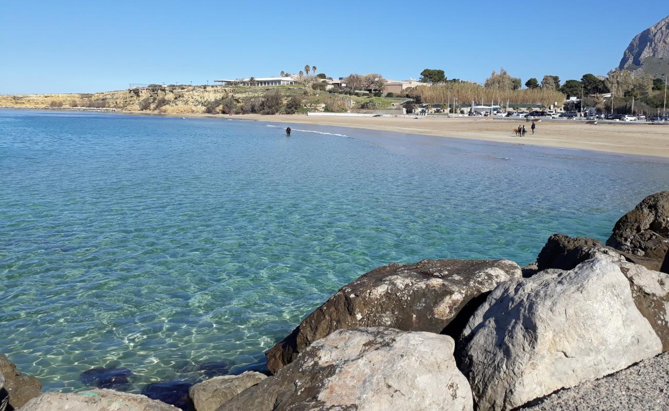 Photo de Plage de Magaggiari avec sable lumineux de surface