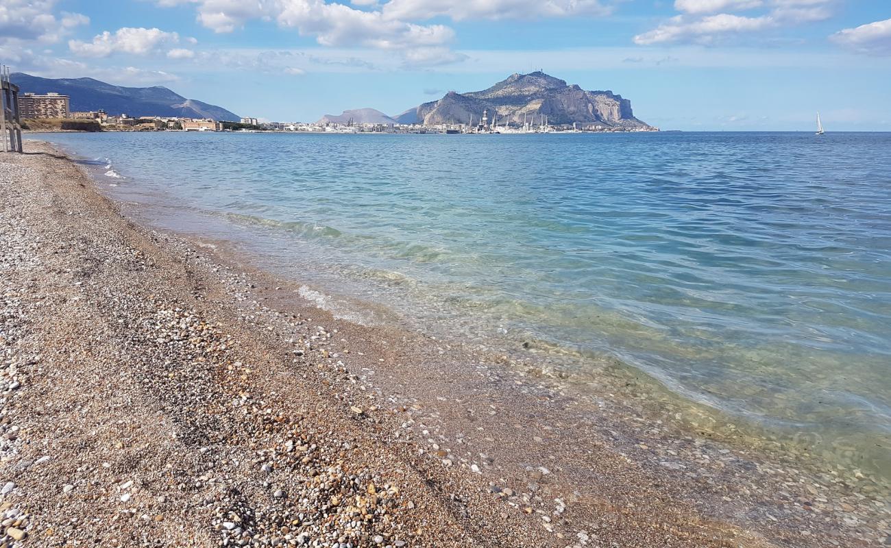 Photo de Spiaggia di Romagnolo avec sable beige & galets de surface