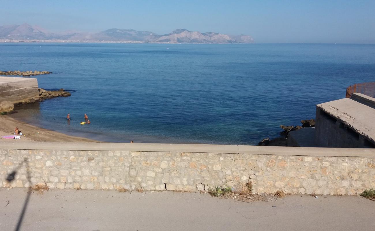 Photo de Aspra pier beach avec caillou fin gris de surface