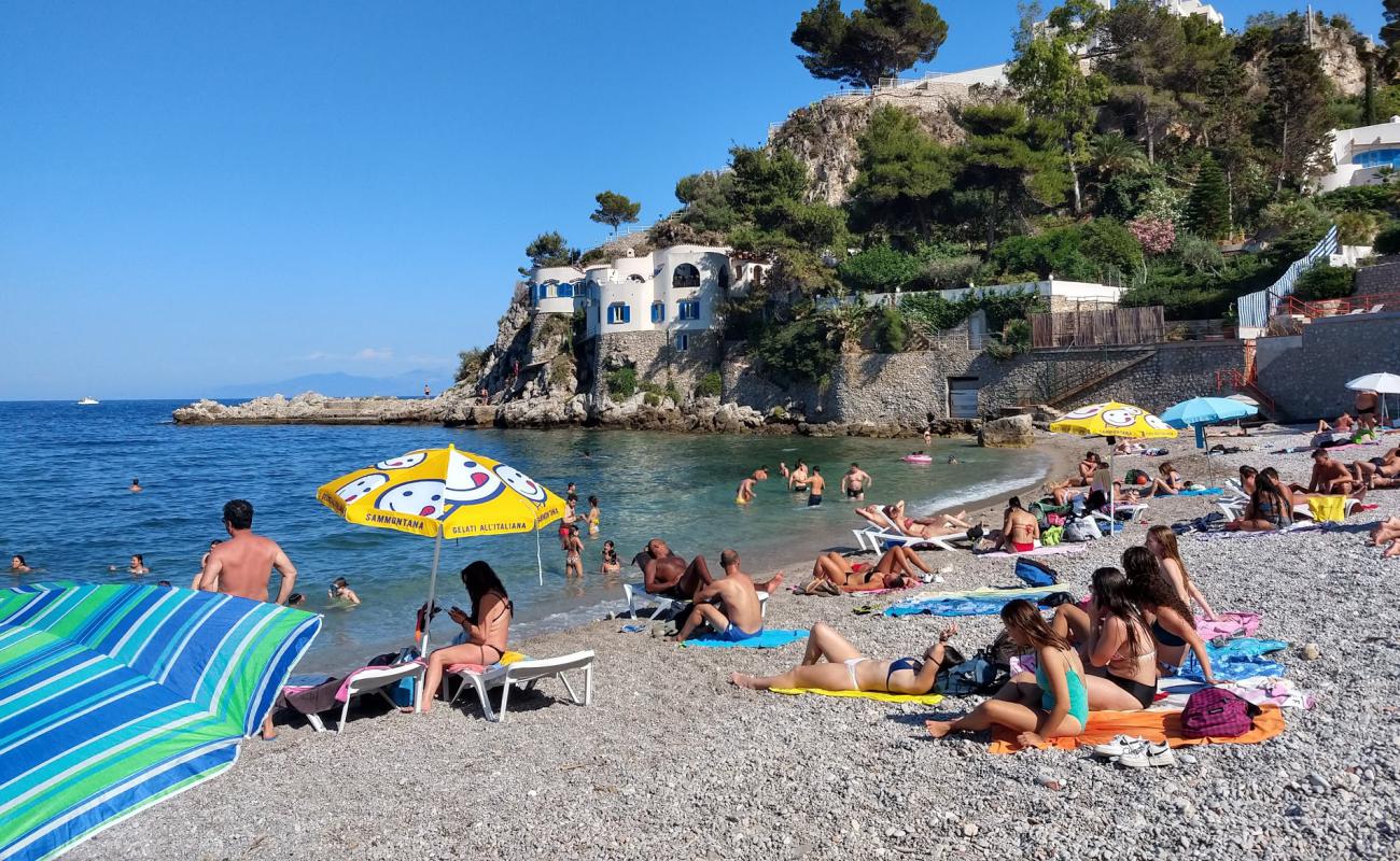 Photo de Kafara beach avec caillou fin clair de surface