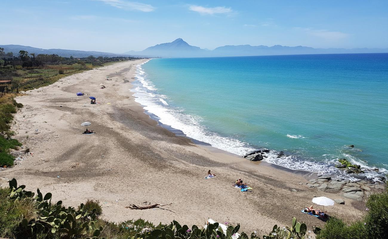 Photo de Gorgo Lungo beach avec sable clair avec caillou de surface