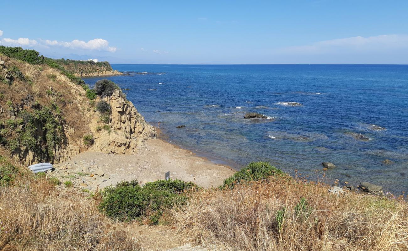 Photo de Spiaggia Mendolido avec sable beige & galets de surface