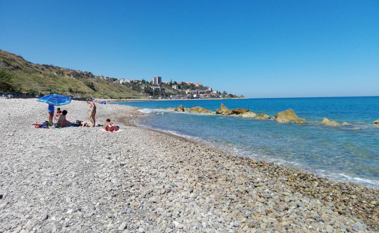 Photo de Spiaggia Santo Stefano di Camastra avec galets gris de surface