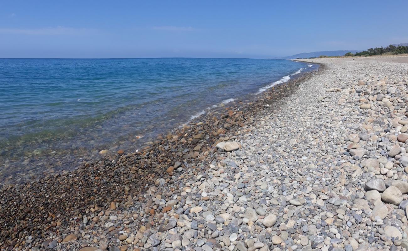 Photo de Acquedolci beach avec sable gris avec caillou de surface