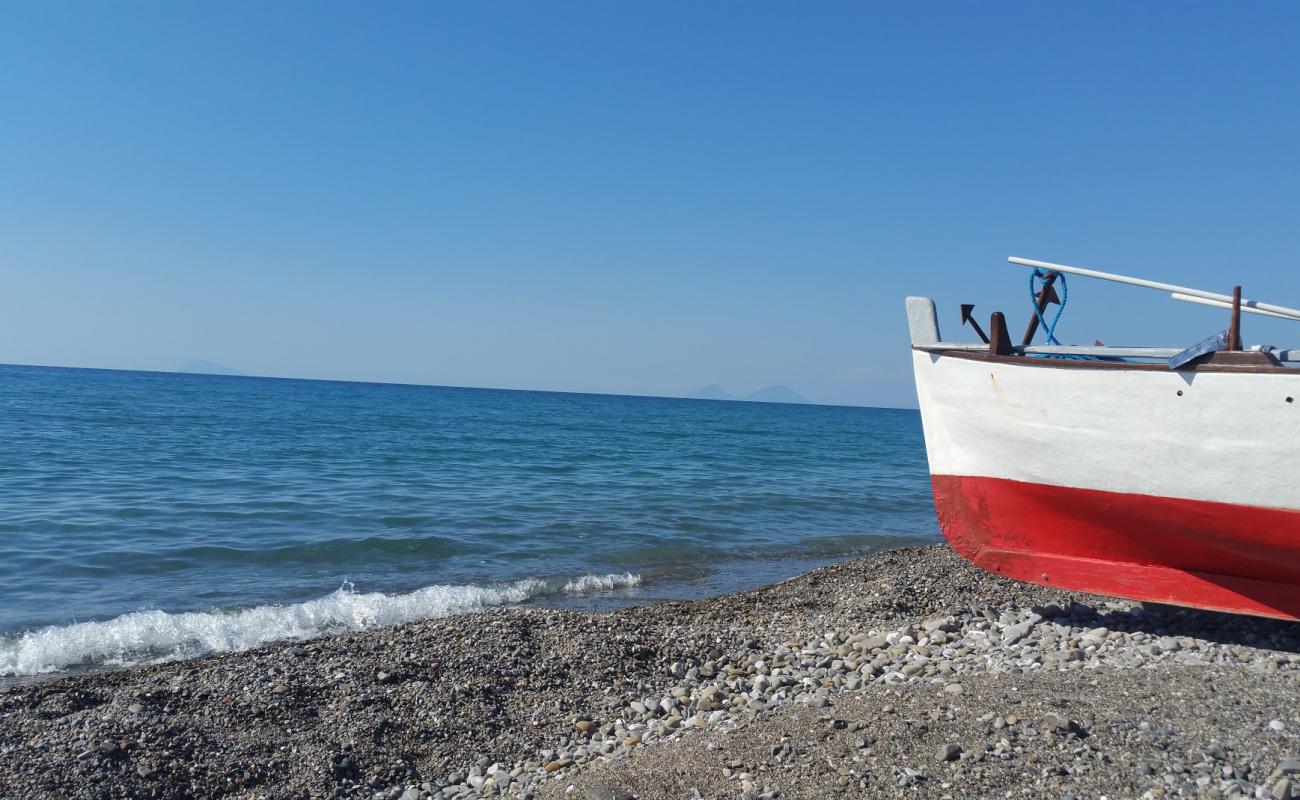 Photo de Spiaggia di Torrenova avec galets gris de surface