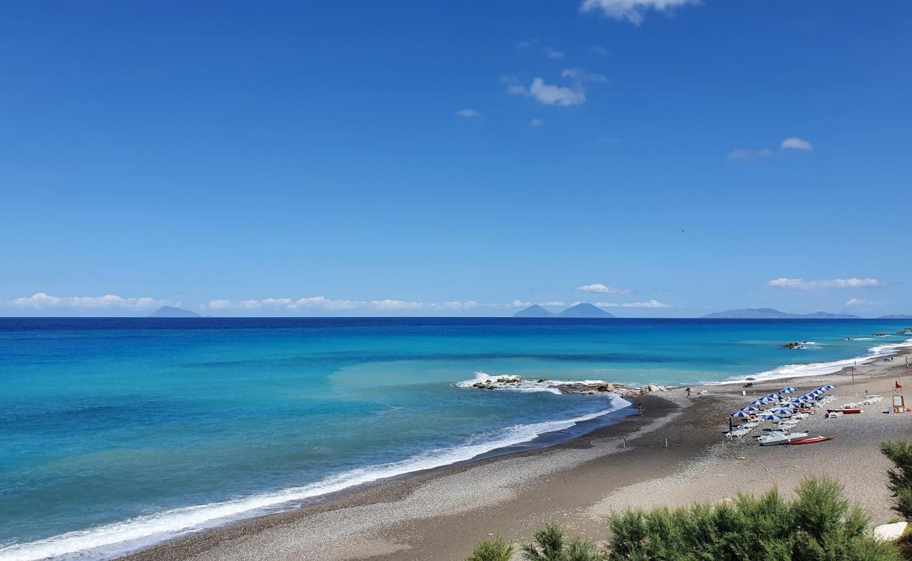 Photo de Spiagga Capo d'Orlando II avec sable beige & galets de surface
