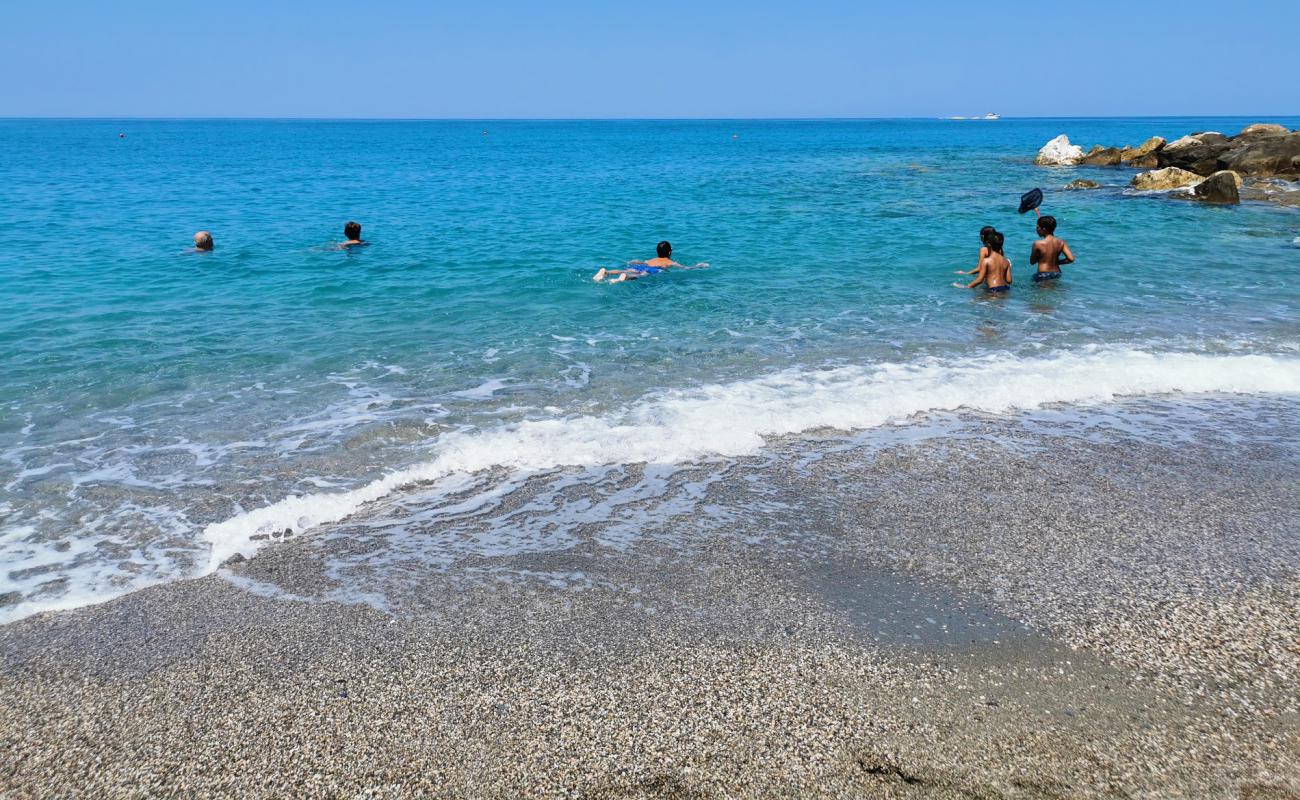 Photo de Capo d'Orlando avec sable gris & galets de surface