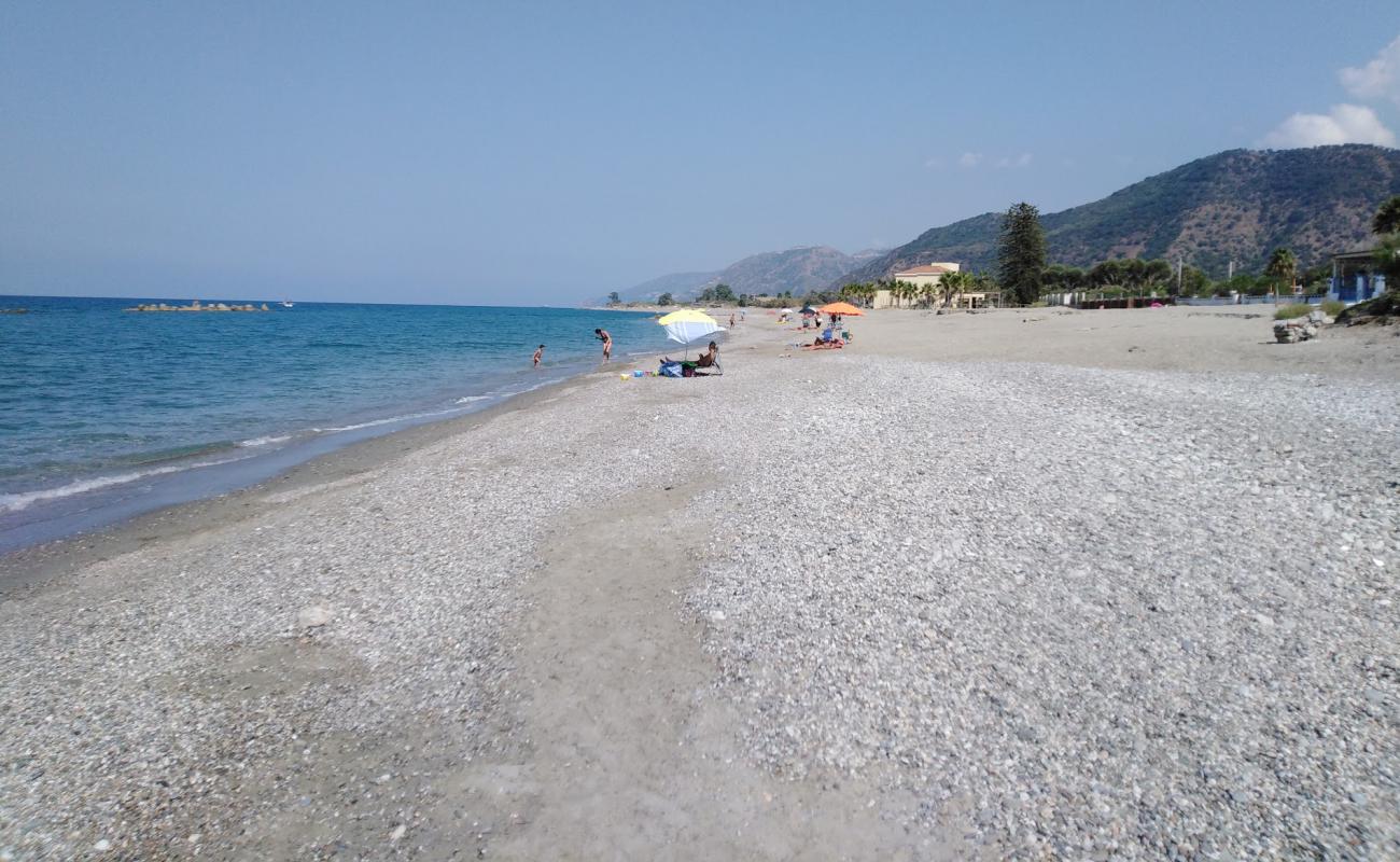 Photo de Spiaggia Ponte Naso avec sable beige & galets de surface