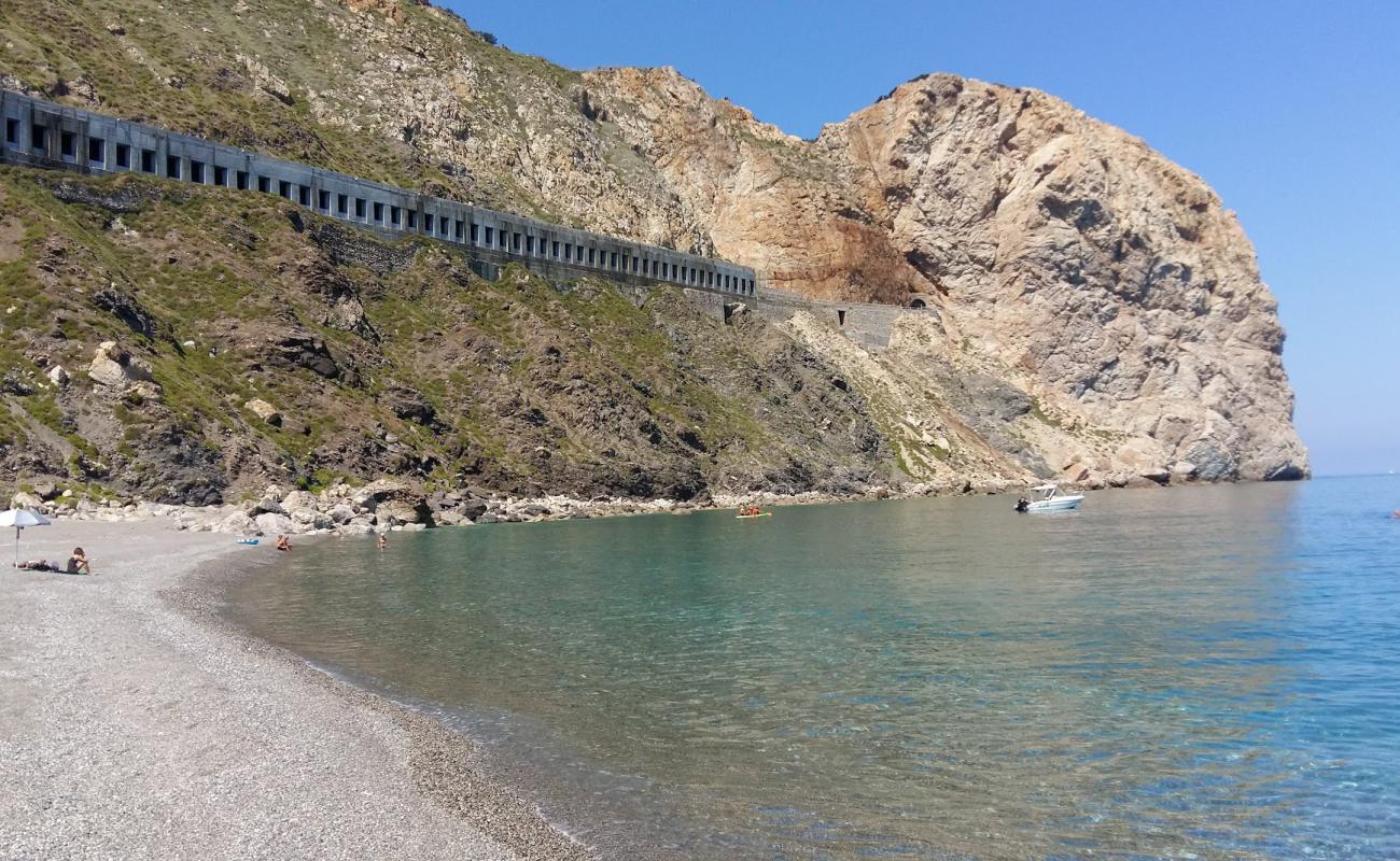 Photo de Spiaggia del Bue avec petits galets gris de surface