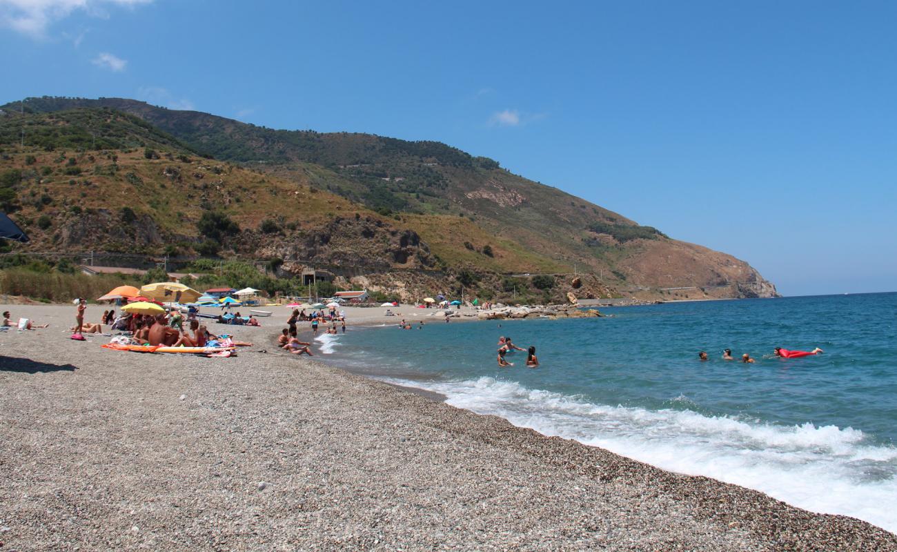 Photo de Acquamarina beach avec caillou fin gris de surface