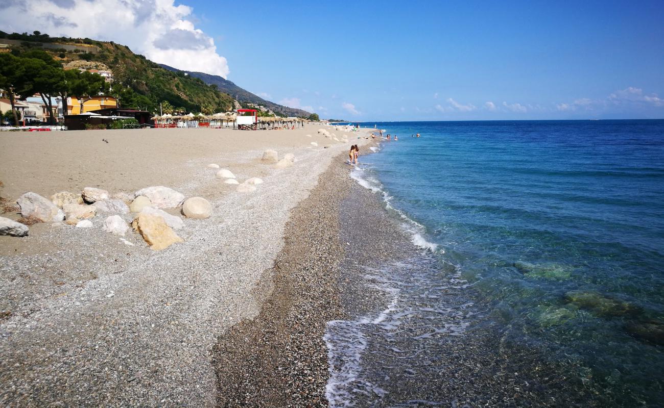 Photo de Patti Marina Beach avec galets gris de surface