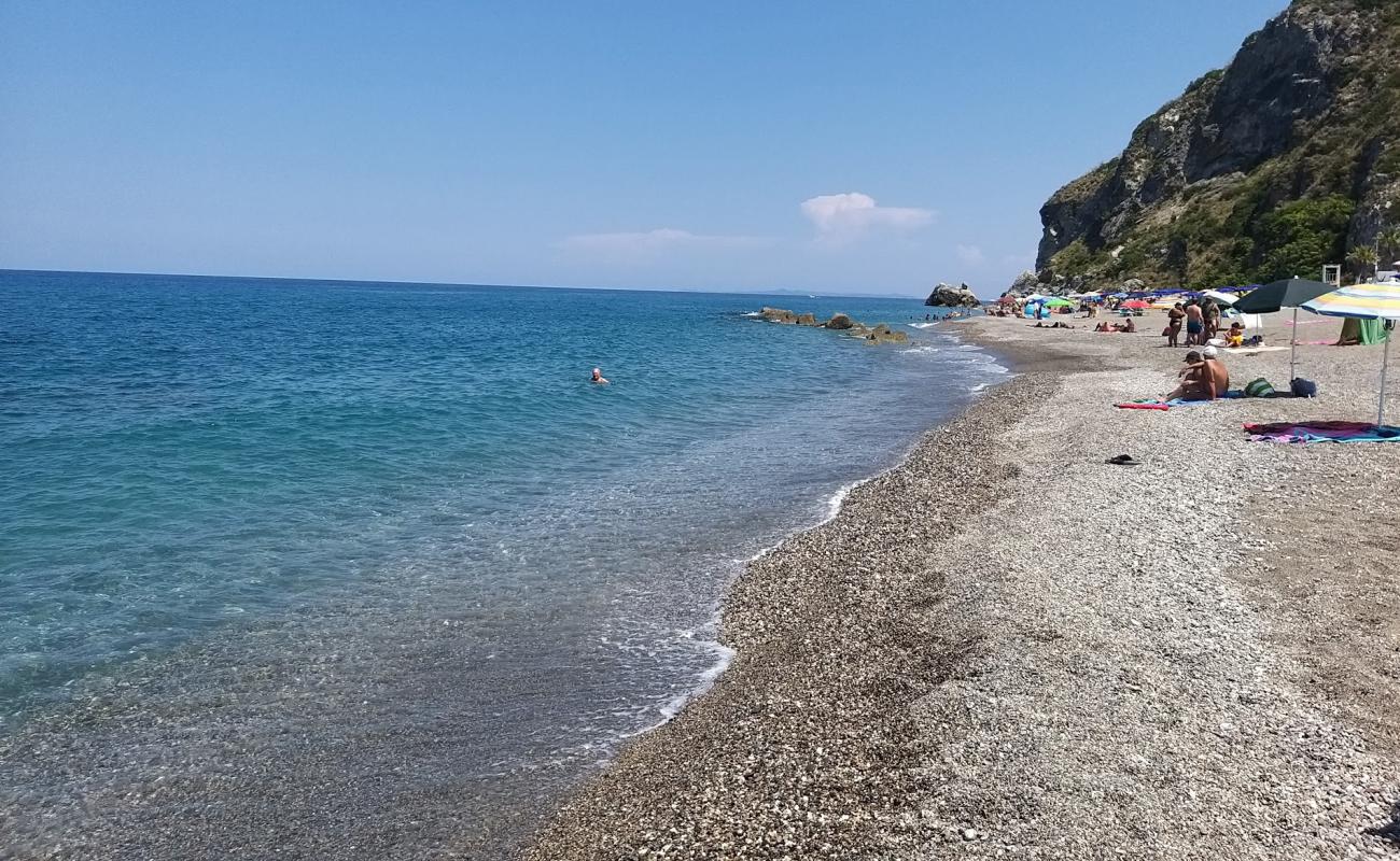 Photo de Grotte beach avec caillou fin gris de surface