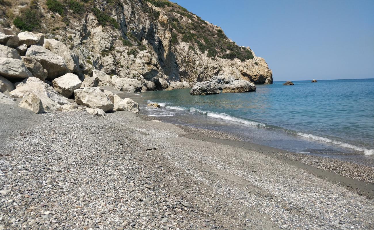 Photo de Spiaggia di Valle avec petits galets gris de surface
