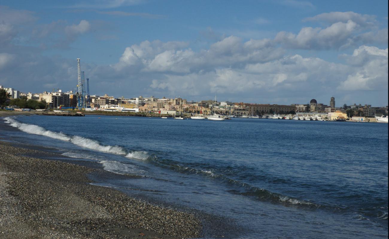 Photo de Spiaggia di Milazzo avec galets gris de surface