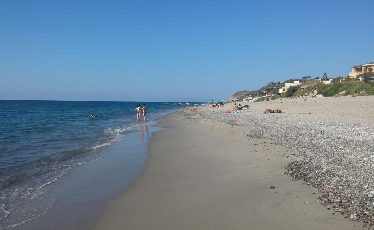 Photo de San Saba beach avec sable lumineux de surface