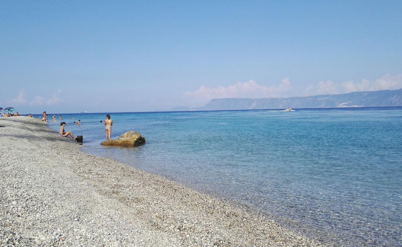 Photo de Capo Peloro beach avec caillou fin clair de surface