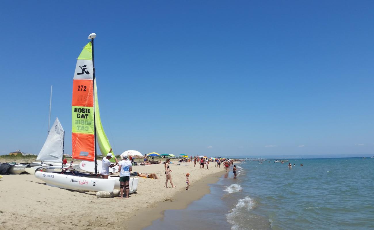 Photo de Plage de Ginosa Marina avec sable beige de surface
