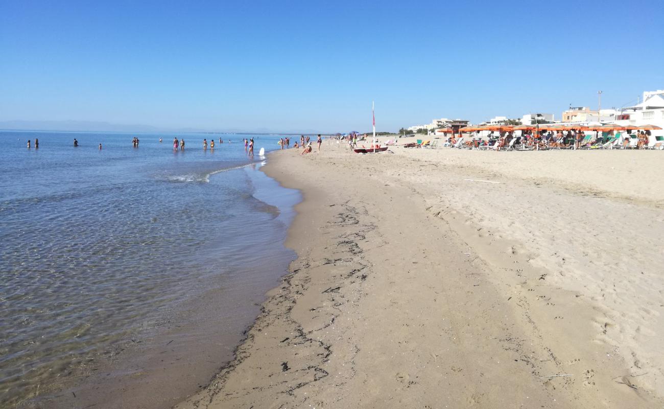 Photo de Plage de Marina Chiatona avec sable beige fin de surface